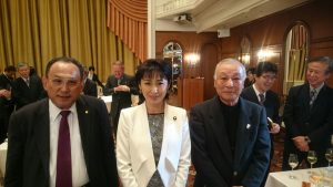 （左から）山﨑副本部長、三原じゅん子氏、花田副本部長