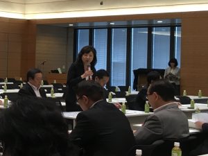 挨拶をする全日本不動産政策推進議員連盟　野田聖子会長