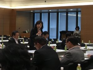 挨拶をする全日本不動産政策推進議員連盟　野田聖子会長