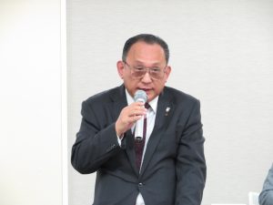 審議事項を説明する山﨑幹事長