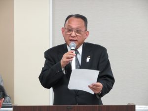 審議事項を説明する山﨑幹事長