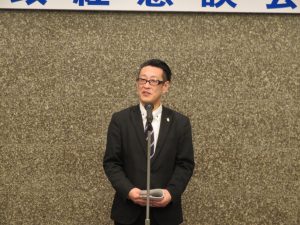 閉会の挨拶をする阿部横須賀支部長