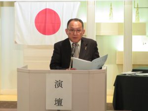 審議事項を説明する山﨑幹事長