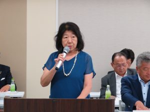 報告事項を説明する米田政調委員長