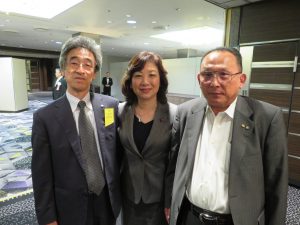 左から）森山副本部長、野田聖子全日本不動産政策推進議員連盟会長、山﨑幹事長