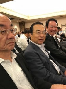 左から）佐野湘南支部長、秋山本部長、唐橋副本部長