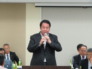 報告事項を説明する唐橋副本部長